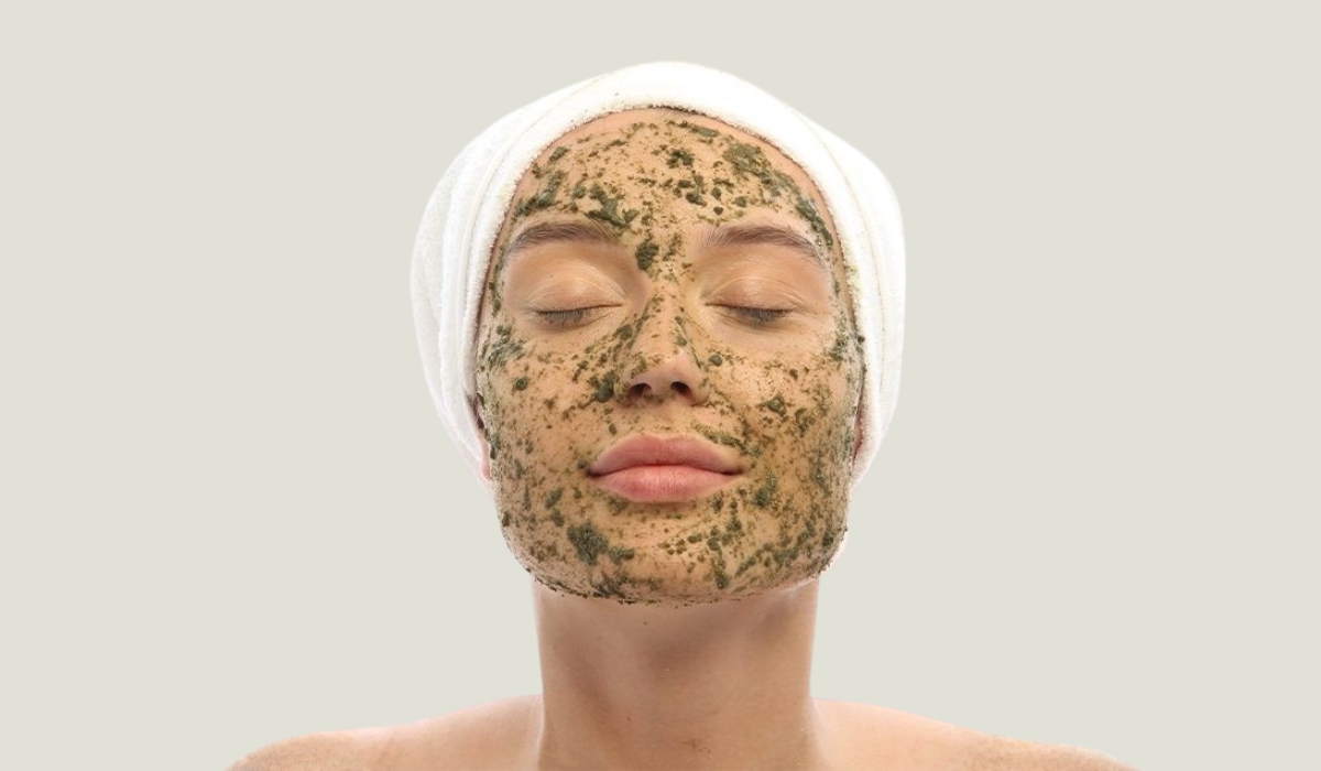 DÉCAAR Algae Peel in Leicester